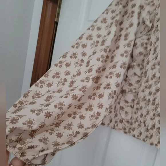 Ruffled front top - Picture 2 of 3